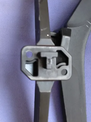 Patas de TV Hisense 58R6E3