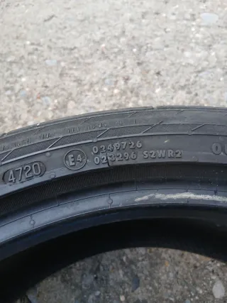Neumatico 225/40R18 92Y