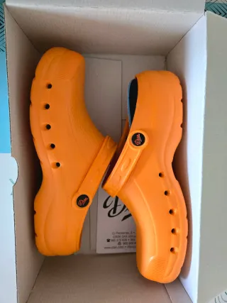 Zuecos Dian Ultraligeros EVA antideslizantes.