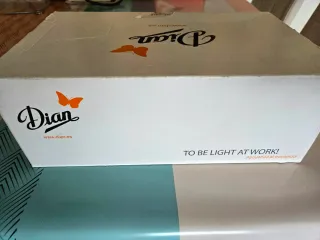 Zuecos Dian Ultraligeros EVA antideslizantes.