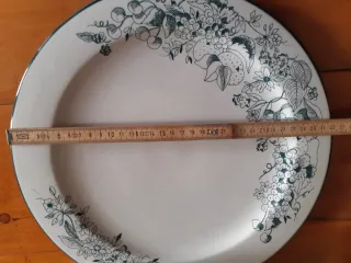 Coppa e piatto in gres porcellanato marca Ker