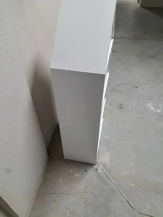 Estanteria blanca forma de casa