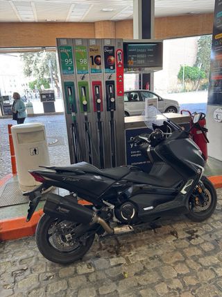 Yamaha Tmax 530 DX Negra