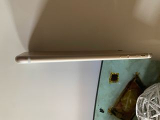 Teléfono móvil iPhone 6 Plus dorado