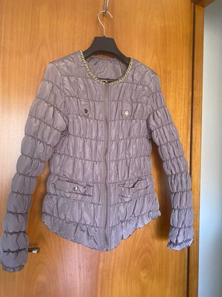 Abrigo mujer talla M con cadena dorada