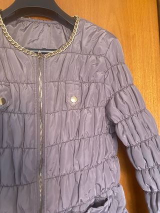 Abrigo mujer talla M con cadena dorada