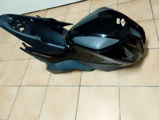 Tapas Honda NC 750Buen Estado color negro