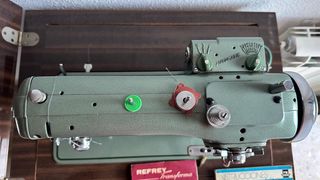 Máquina de coser Refrey Transforma Automática