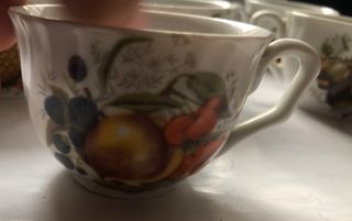 Tazze vintage in porcellana con decorazioni