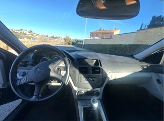 Mercedes-Benz C200 2010 para reparar