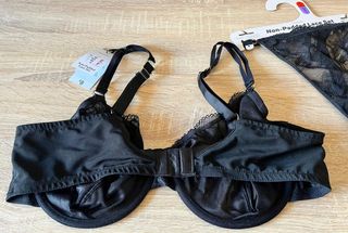 Conjunto de encaje negro Primark Talla L