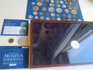2 Monedas replica de 5 Ptas J. Napoleón y estuche.