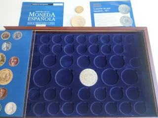 2 Monedas replica de 5 Ptas J. Napoleón y estuche.