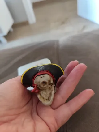 Adorno Disney store.