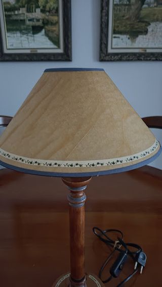 Lámpara sobremesa pantalla pergamino