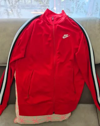 Conjunto Nike rojo original-talla S-como nuevo
