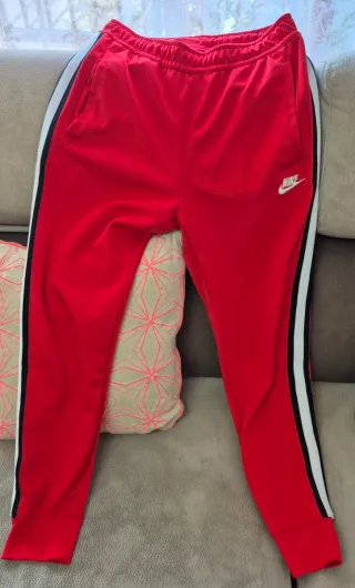 Conjunto Nike rojo original-talla S-como nuevo