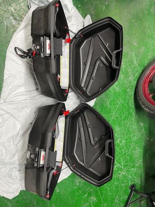 Maletas Givi V36 Touring Negras y Grises