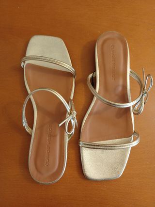 Sandalias CLAUDIE PIERLOT doradas talla 39