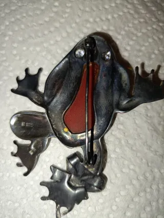 Broche Rana Plata y Piedras