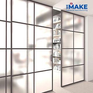 Puerta corredera de cristal y metal