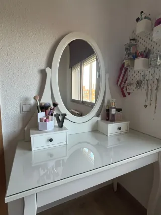 Tocador con espejo y cristal