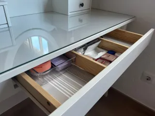 Tocador con espejo y cristal