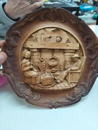 Cuadro tallado madera escena interior