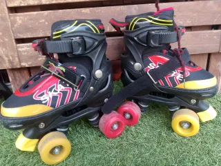 Patines infantiles negros y rojos