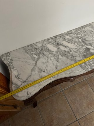 Mesa antigua de madera y marmol