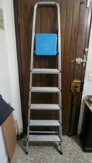 Escalera aluminio 6 peldaños