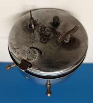 Reloj despertador de cuerda. Marca CID. Años '50