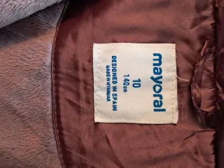 Abrigo 10 años Mayoral acolchada con capucha.Nuevo