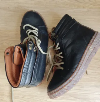 Botines negros planos – Yokono