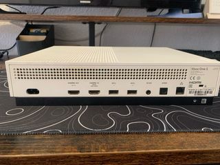 Xbox One S 1TB + 2 controller + 5 giochi e regalo