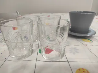 12 vasitos diferentes más 1 tacita con plato