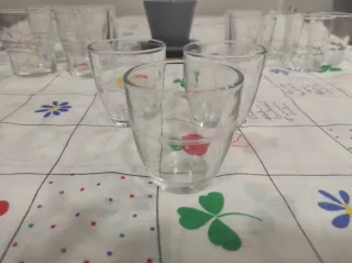 12 vasitos diferentes más 1 tacita con plato