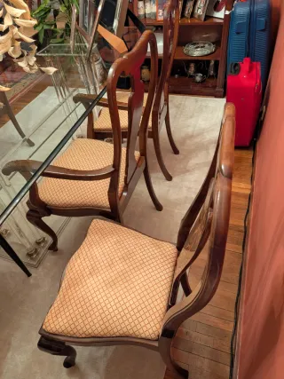 Sillas elegantes de madera con tapizado (6)