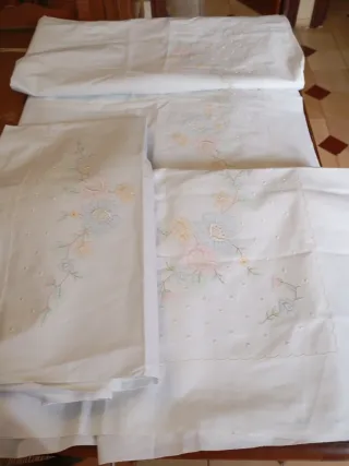Juego de cama bordado a mano Viuda Tolrá