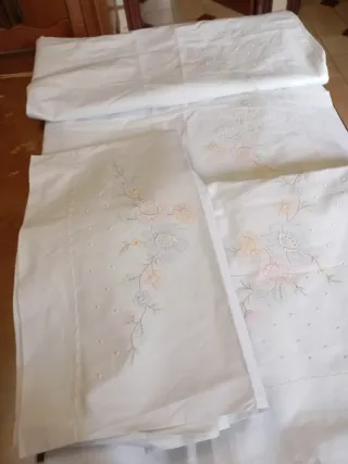 Juego de cama bordado a mano Viuda Tolrá