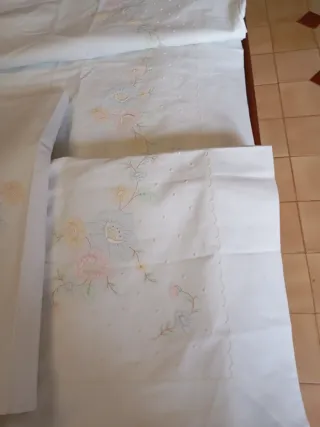 Juego de cama bordado a mano Viuda Tolrá