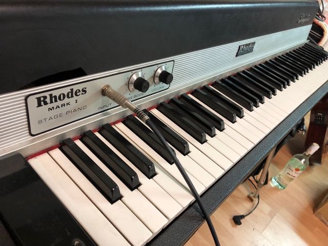 Piano Rhodes MKI 73
