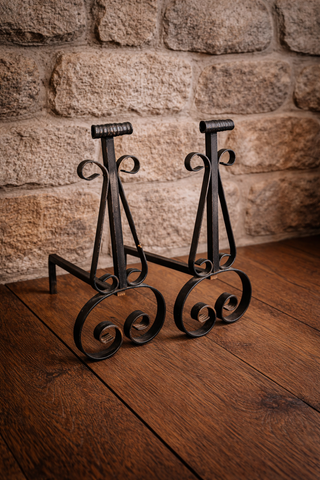 Coppia di alari per stufa o camino, ferro battuto