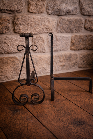 Coppia di alari per stufa o camino, ferro battuto