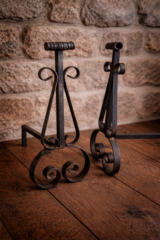 Coppia di alari per stufa o camino, ferro battuto