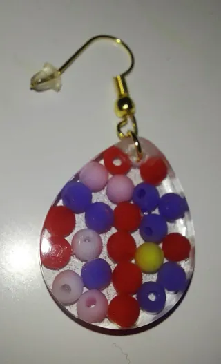 Orecchini resina con perline colorate