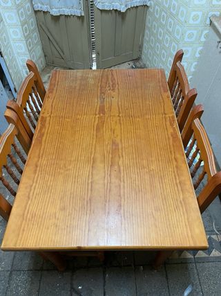 Mesa de cocina y 4 sillas madera
