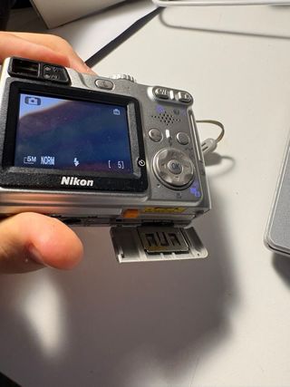 Nikon Coolpix 5900, Camara Vintage