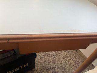 Mesa de cocina con dos banquetas