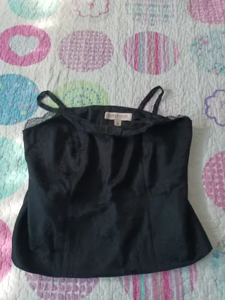 Top encaje negro